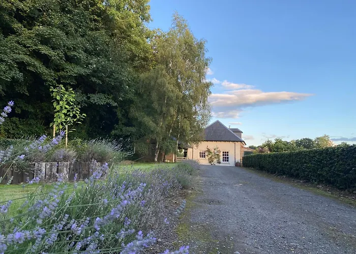 Private Detached Cottage Sleeps 4