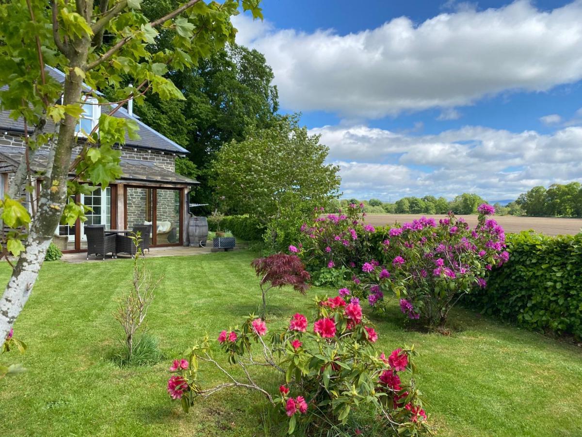 Private Detached Sleeps 4 Crieff
