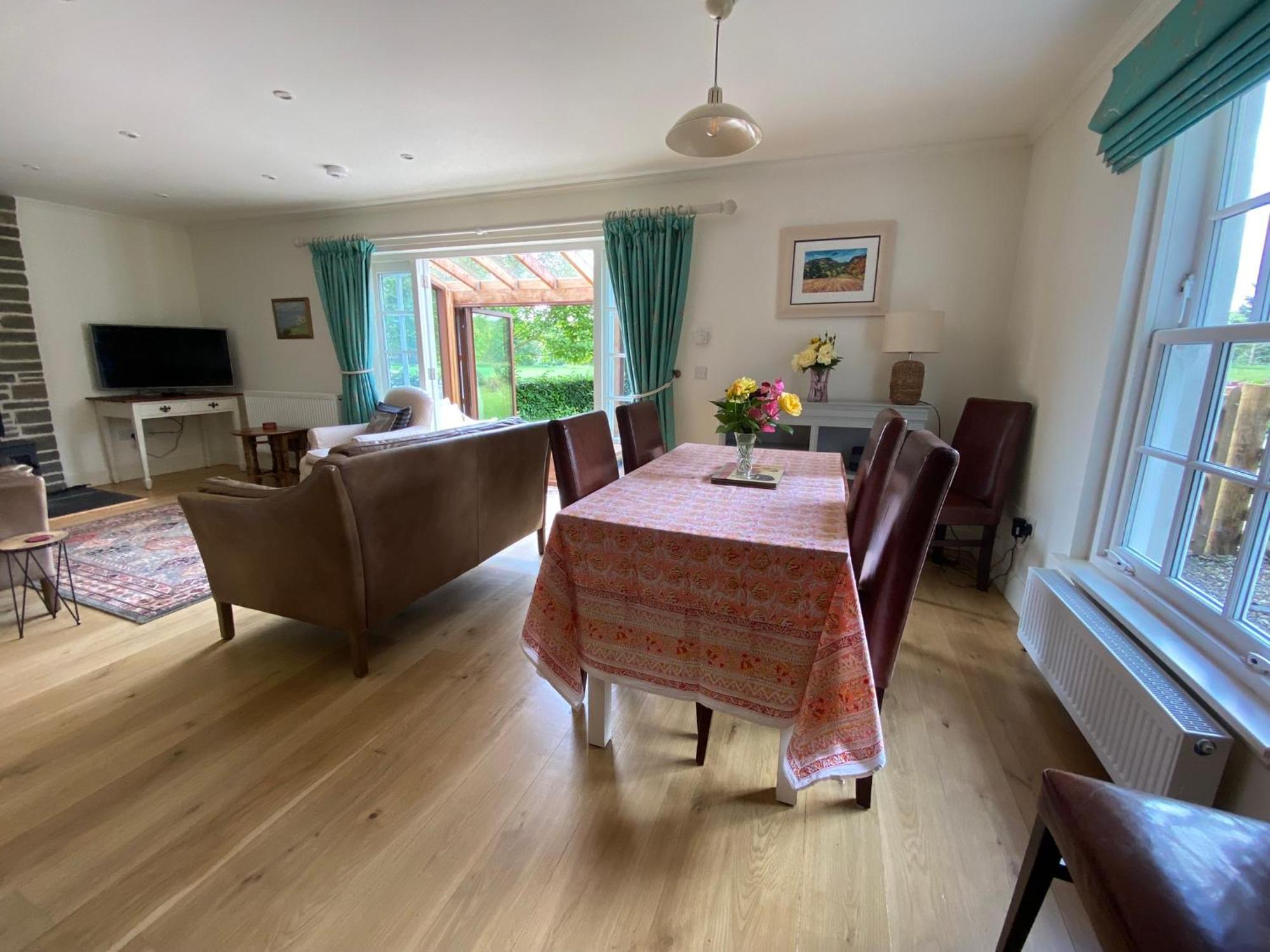 Private Detached Sleeps 4 Holiday home *