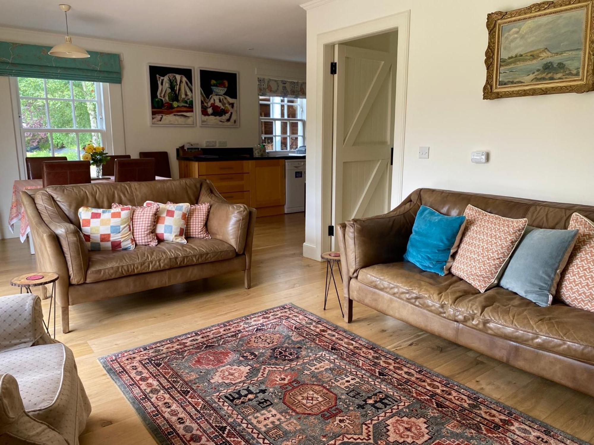 Private Detached Sleeps 4 *