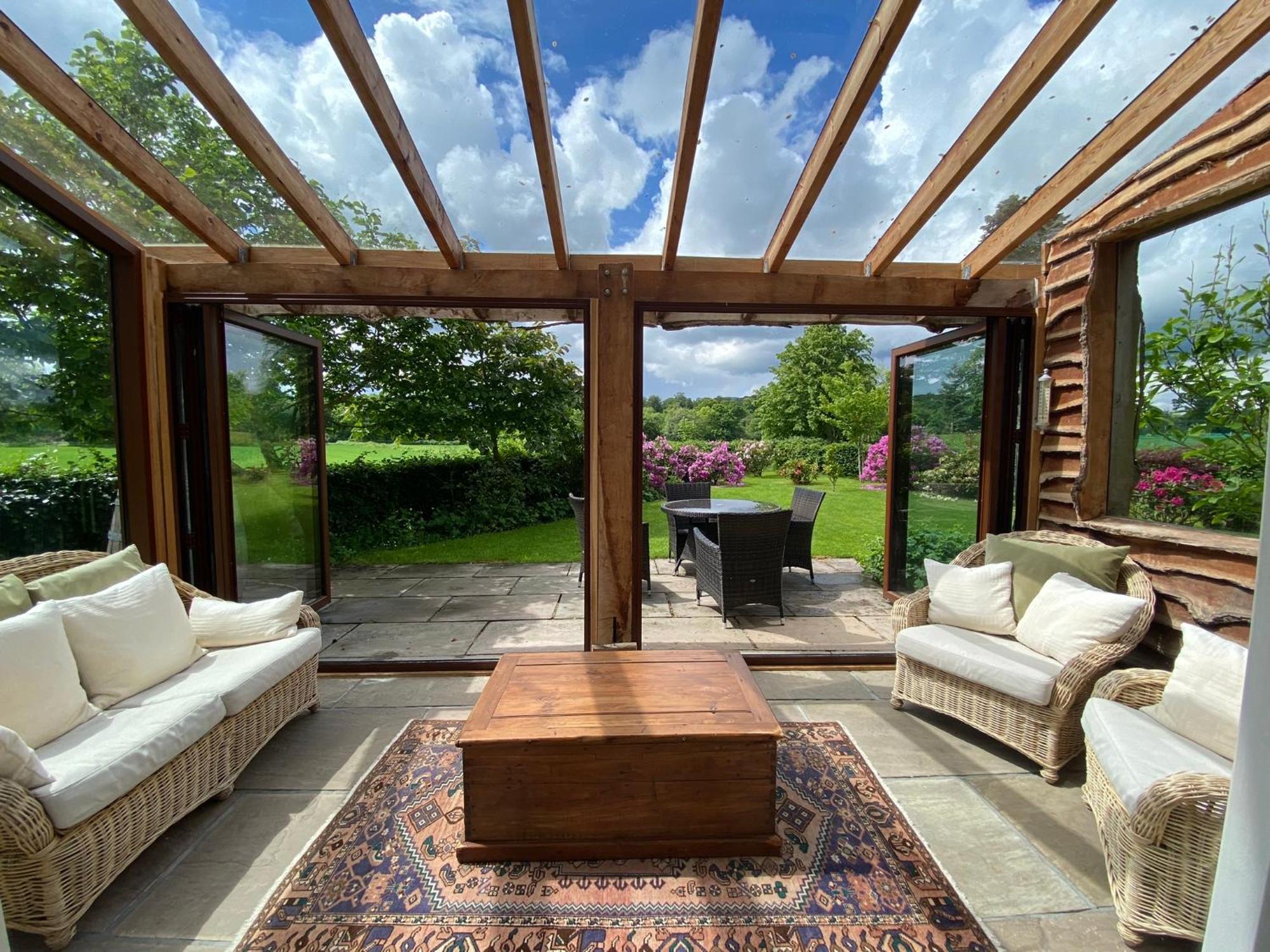 Private Detached Sleeps 4 *